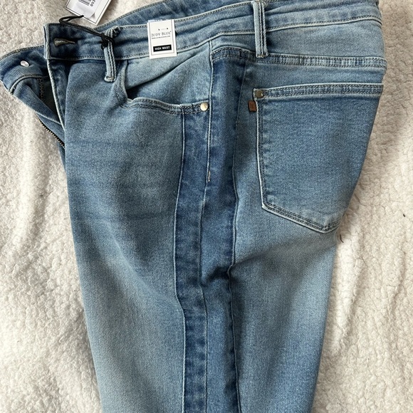 Judy Blue Jeans - Picture 5 of 5